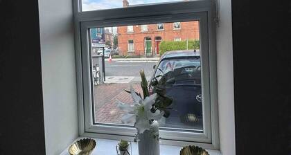 Private Cosy Studio w/ Amazing Location - Walking Distance From City Center!