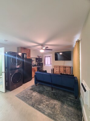 Interior - Cozy, Convenient, & Affordable! (Oak Ridge)