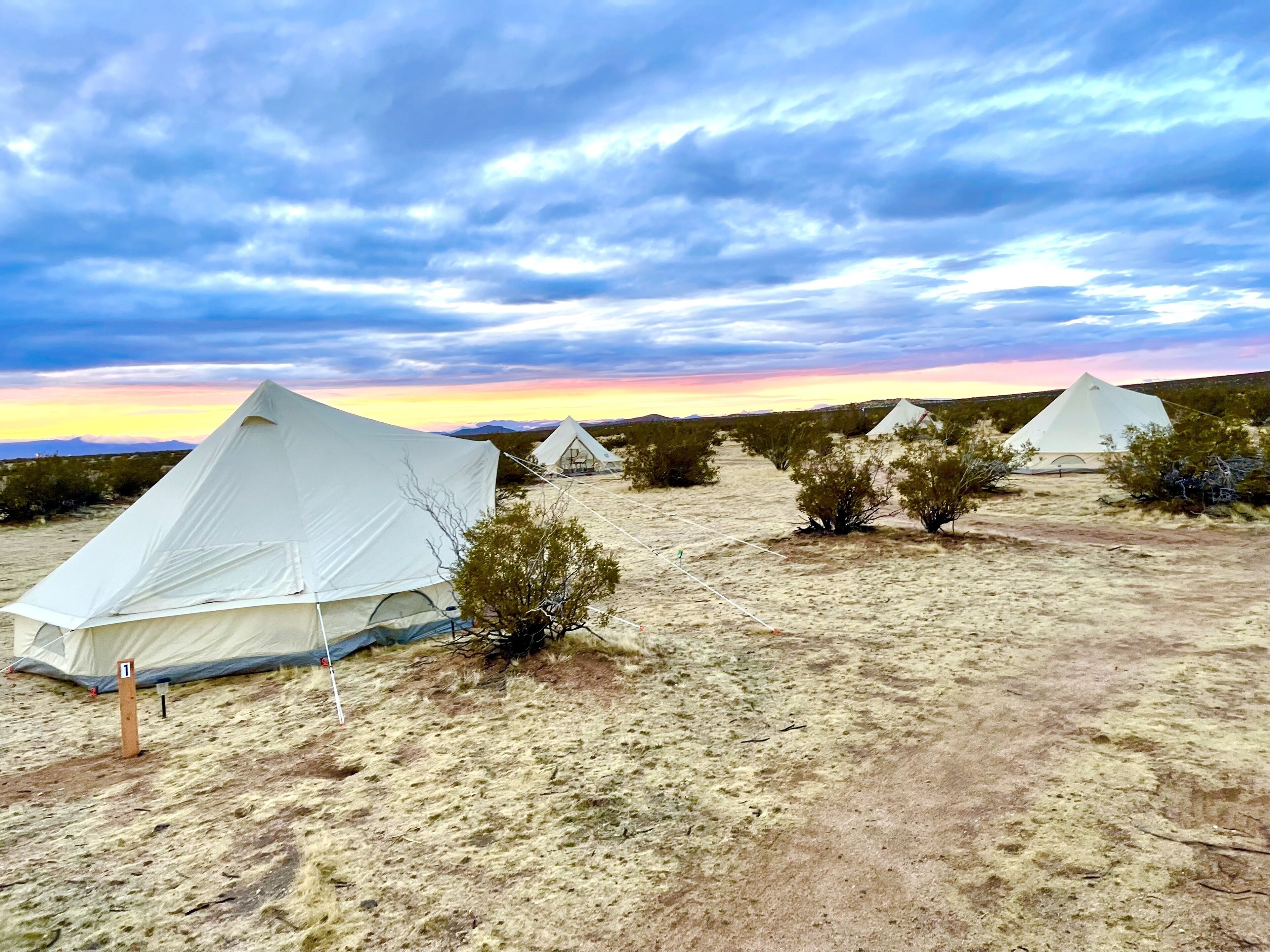 Tenda Standar | Seprai katun Mesir, seprai premium, dan selimut bulu angsa