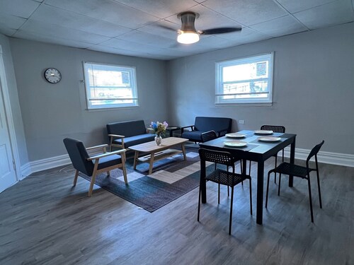 2 Bedroom, Efficiency Apartment Near Bus Stop And Trolley Line Near Downtown