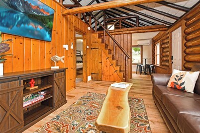 Walk to Beach - Close to Town - Pet Friendly Cabin