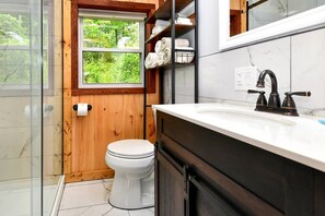 Hair dryer - Walk to Beach - Close to Town - Pet Friendly Cabin (Lake George)