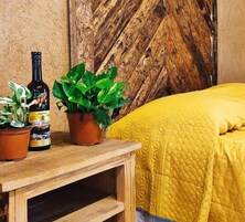 Ropa de cama de alta calidad, cubrecamas y muebles diferentes