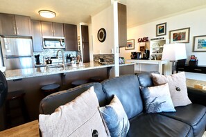Interior - Enjoy Water's Edge Hale (Kailua-Kona)