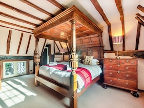6 bedrooms, free WiFi, bed sheets