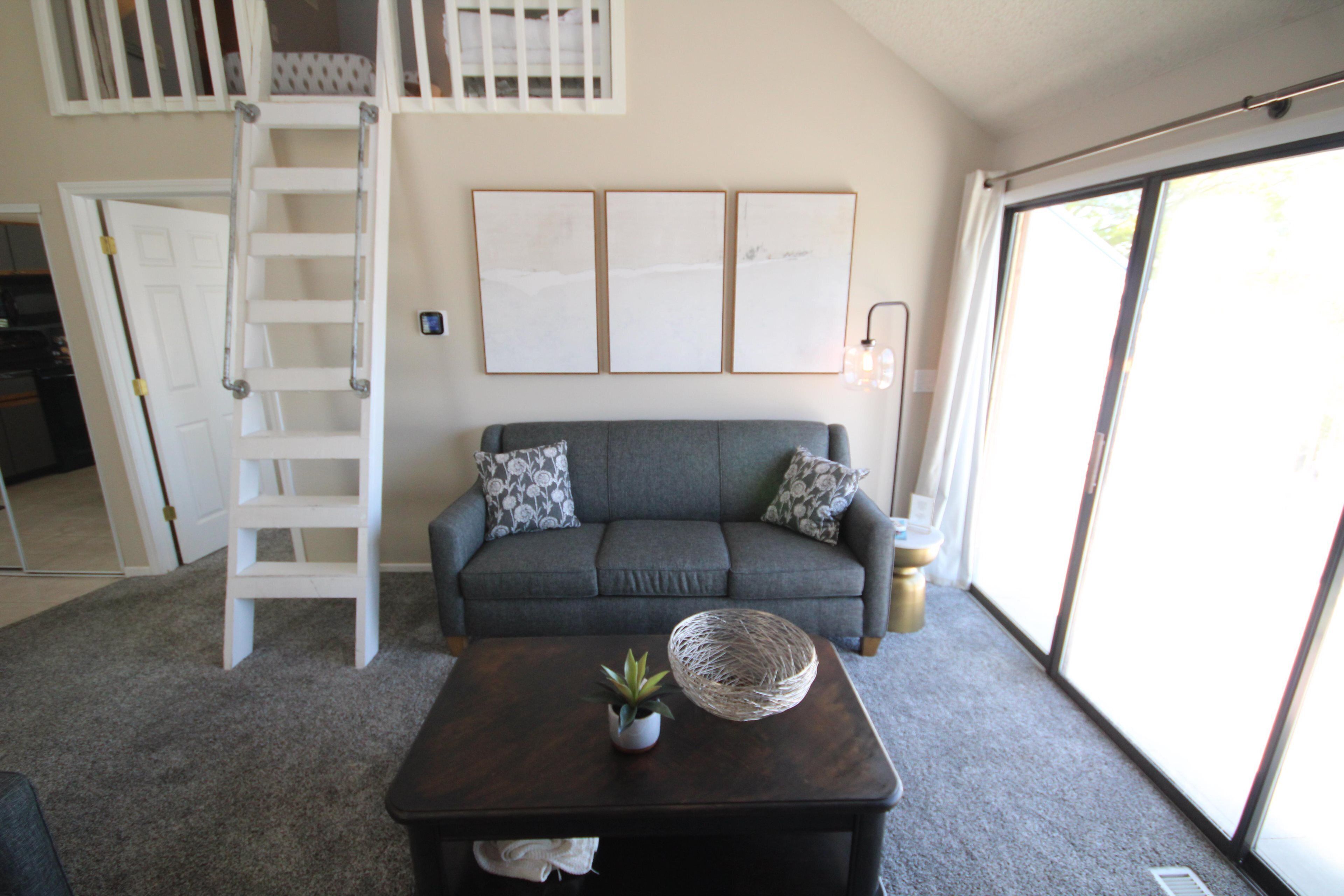 Hawks Nest Condo Best Location! Stunning Lake View King Room -Top Floor Loft - Osage Beach, MO