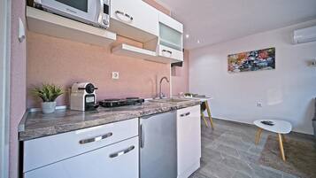 Stovetop, coffee/tea maker