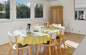 Dining - Stunning home in Væggerløse with WiFi (Væggerløse)