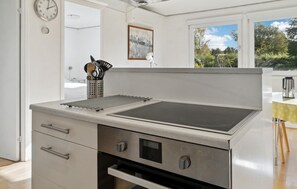 Réfrigérateur, four, plaque de cuisson, lave-vaisselle