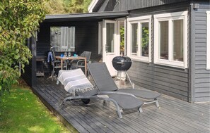 Outdoor dining - Stunning home in Væggerløse with WiFi (Væggerløse)