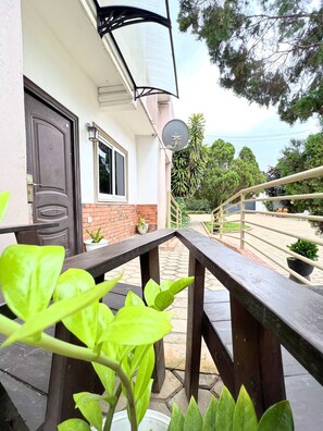 Terrace/patio - Peaceful Escape! Huge studio Apartment in Adenta, Ghana (Adenta Municipality)