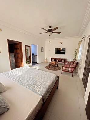 Iron/ironing board, WiFi, bed sheets - Peaceful Escape! Huge studio Apartment in Adenta, Ghana (Adenta Municipality)