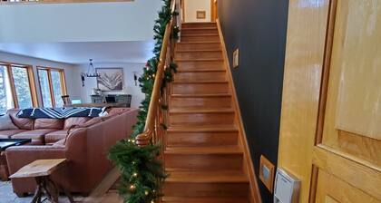 Creekside Cabin on Independence Pass between Twin Lakes and Aspen, Cozy + Nature