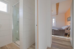 Bathtub