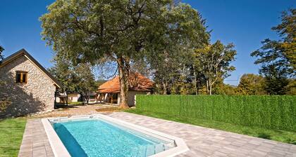 Nice home in Licka Jesenica with sauna