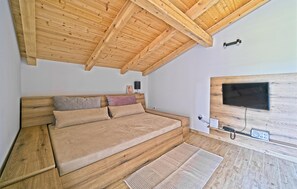 1 habitación, tabla de planchar con plancha, wifi gratis y ropa de cama