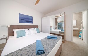 3 室のベッドルーム、セーフティボックス (室内)、アイロン / アイロン台、旅行用ベビーベッド