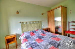 2 bedrooms, travel cot, free WiFi