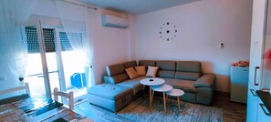 Living area - Sabi Apartment Golem Qerret (Qerret)