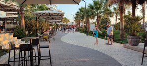 Outdoor dining - Sabi Apartment Golem Qerret (Qerret)