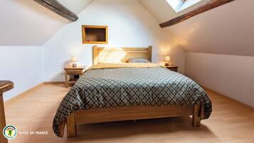 Iron/ironing board, travel crib, free WiFi, bed sheets