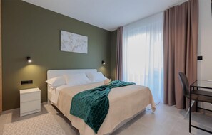 3 quartos, ferros/tábuas de passar roupa, berço de viagem