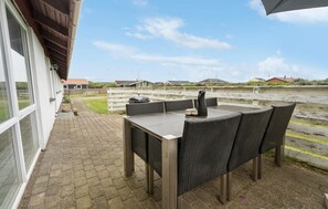 Outdoor dining - 3 bedroom pet friendly home in Ulfborg (Ulfborg)