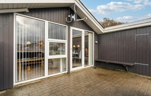 Outdoor dining - Nice home in Hemmet with WiFi (Hemmet)