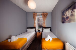 4 slaapkamers, een kluis op de kamer, een bureau