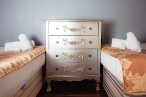 4 bedrooms, in-room safe, desk, iron/ironing board