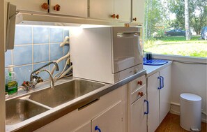 Réfrigérateur, micro-ondes, plaque de cuisson, lave-vaisselle
