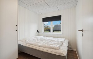 4 bedrooms, travel cot, free WiFi