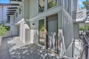 Terrace/patio - 493-Grandeur Home, AC & Patio near Meta & Stanford (Menlo Park)