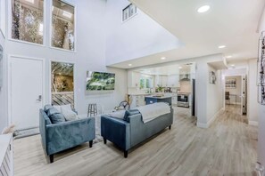 Interior - 493-Grandeur Home, AC & Patio near Meta & Stanford (Menlo Park)