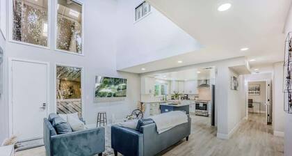 493-Grandeur Home, AC & Patio near Meta & Stanford