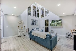 4 bedrooms, iron/ironing board, free WiFi, bed sheets