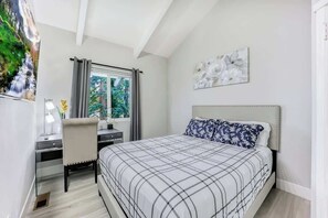 4 bedrooms, iron/ironing board, free WiFi, bed sheets