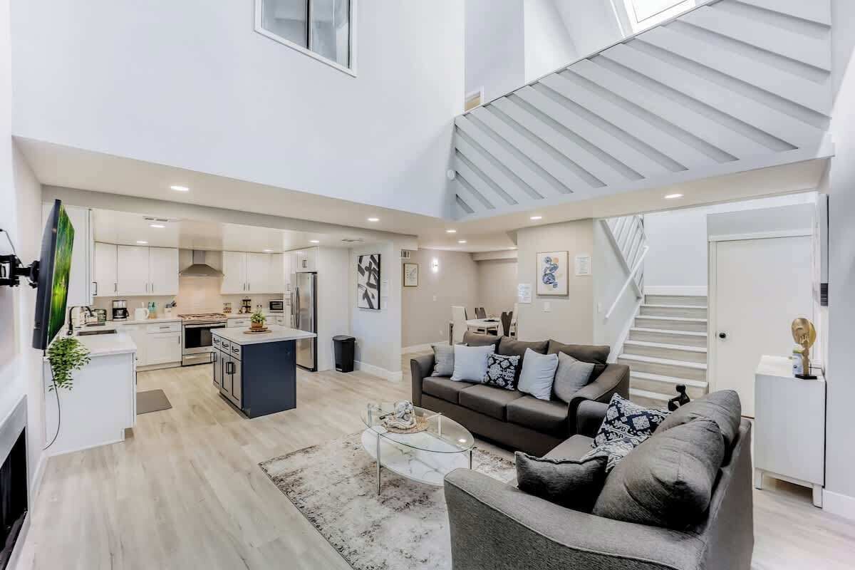 Smart-TV, peis og kontorer