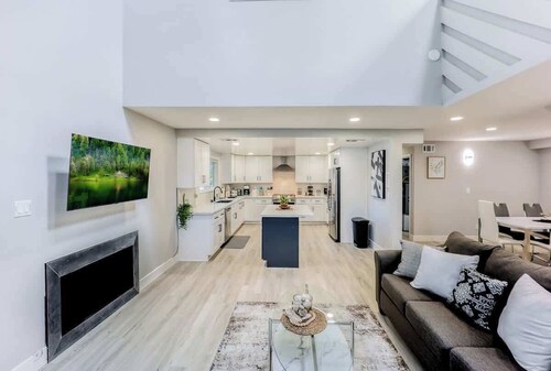 491-Luxury Home w/ AC & Patio near Meta & Stanford