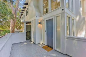 Exterior detail - 491-Luxury Home w/ AC & Patio near Meta & Stanford (Menlo Park)