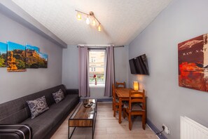 TV -
Cozy City Centre 2 Bedroom Apt by the Meadows! 2 (Edinburgh)