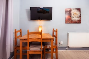 Dining -
Cozy City Centre 2 Bedroom Apt by the Meadows! 2 (Edinburgh)