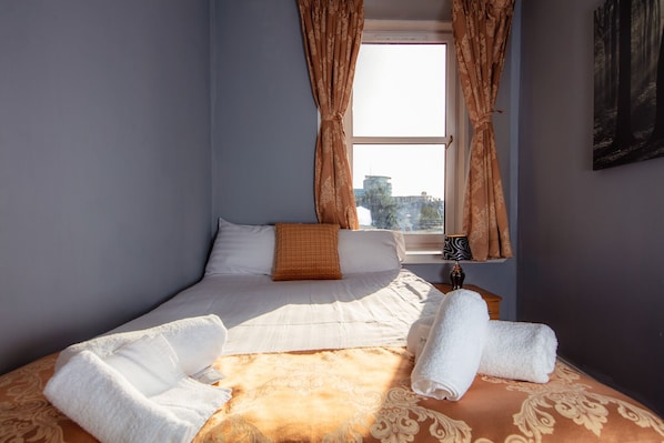 2 bedrooms, in-room safe, desk, iron/ironing board -
Cozy City Centre 2 Bedroom Apt by the Meadows! 2 (Edinburgh)