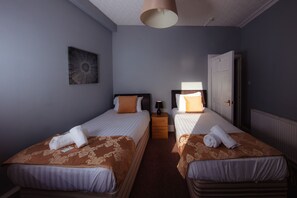 2 bedrooms, in-room safe, desk, iron/ironing board