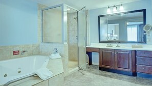 Toallas, jabón, papel de baño 