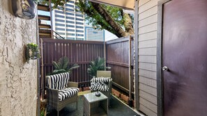 Terrace/patio - Stylish Upper Greenville Condo near SMU, Katy Trail, Central Market, etc. (Dallas)