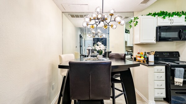 Dining - Stylish Upper Greenville Condo near SMU, Katy Trail, Central Market, etc. (Dallas)
