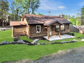 Exterior - Walk to Beach - Close to Town - Pet Friendly Cabin (Lake George)