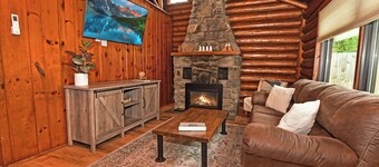 Walk to Beach - Close to Town - Pet Friendly Cabin