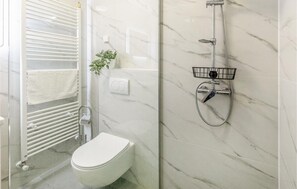 Douche, sèche-cheveux